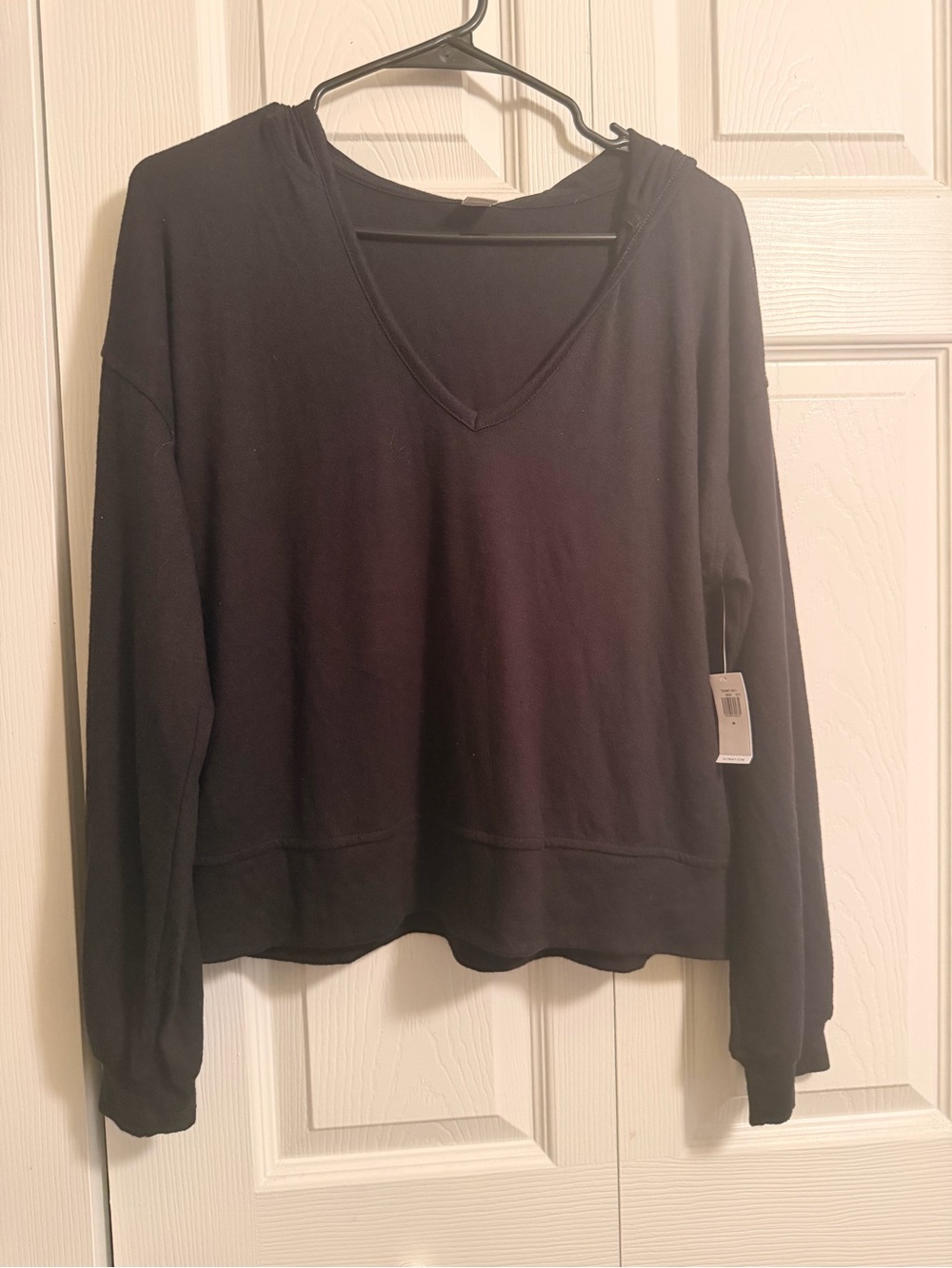 Old Navy Cropped Black V-Neck Hooded Pullover Sweatshirt